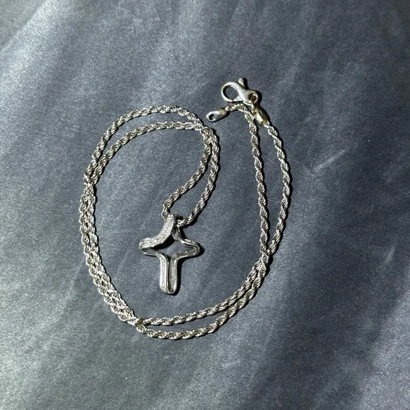 18k white gold cross pendant with diamonds from Italy. Stamped 750 and Hallmarks - Picture 6 of 7